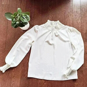 ❤️ Beautiful  Shein Cream Long Sleeved Blouse Size XS